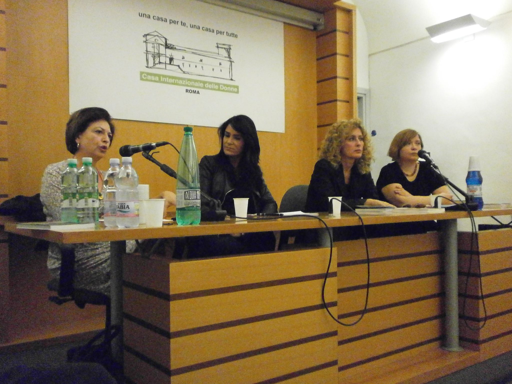 Presentazione dei "Demoni dell'Eden" di Lydia Cacho (Fandango Libri) alla Casa Internazionale delle donne di Roma. Da sx Loretta Bondì, Lydia Cacho, Luisa Betti, Barbara Spinelli.